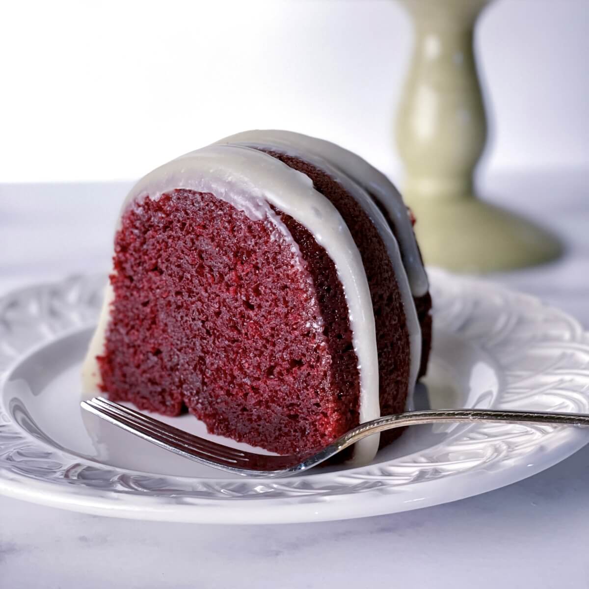 Easy Red Velvet Bundt: Fluffy, Moist & Tangy with Cream Cheese Icing